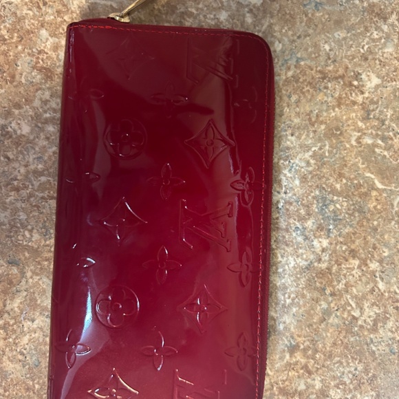 Louis Vuitton Vernis Zippy Wallet - Picture 2 of 3